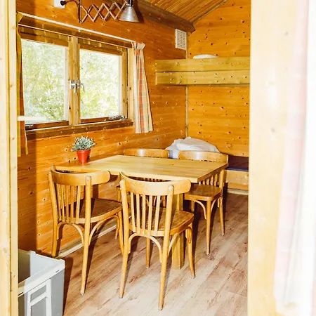 Houten Natuurhuisje Hikershut キャンプ場 Wintger
